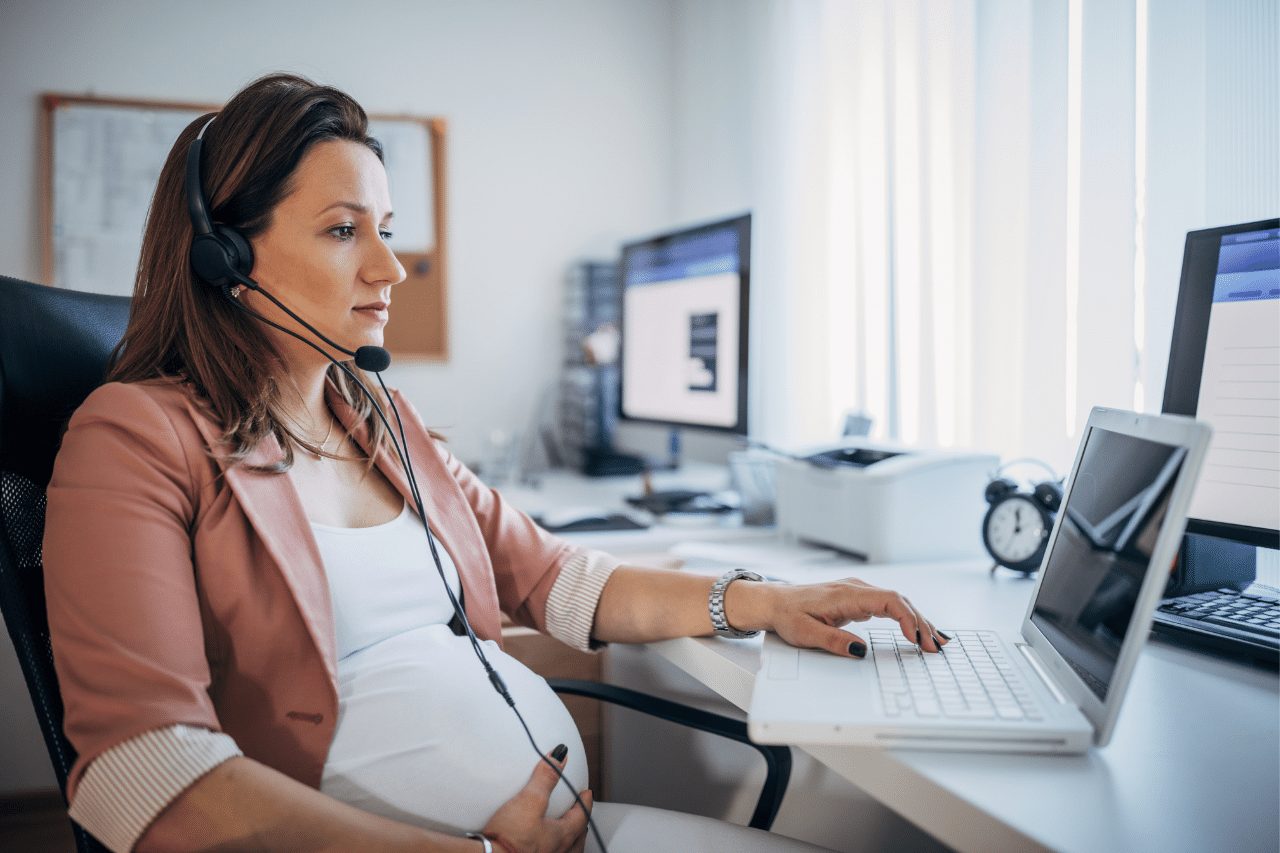 femme enceinte au travail